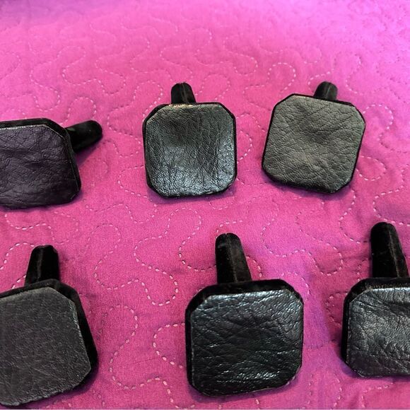 Black velvet ring holders square  with notch corners base - set of 6 - Picture 3 of 3